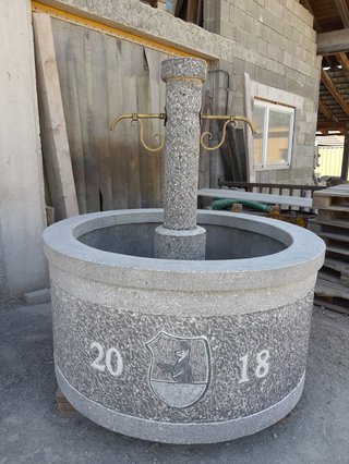 Betonwerk Sprenger Brunnen und Wassertröge aus Beton 1