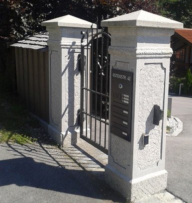 Betonwerk Sprenger Zaunsäulen aus Beton 2