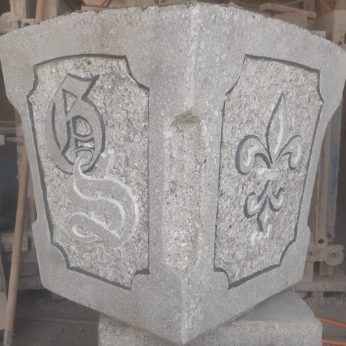 Betonwerk Sprenger Blumentrog aus Beton 1