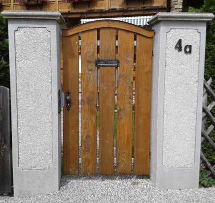 Betonwerk Sprenger Zaunsäulen aus Beton 1